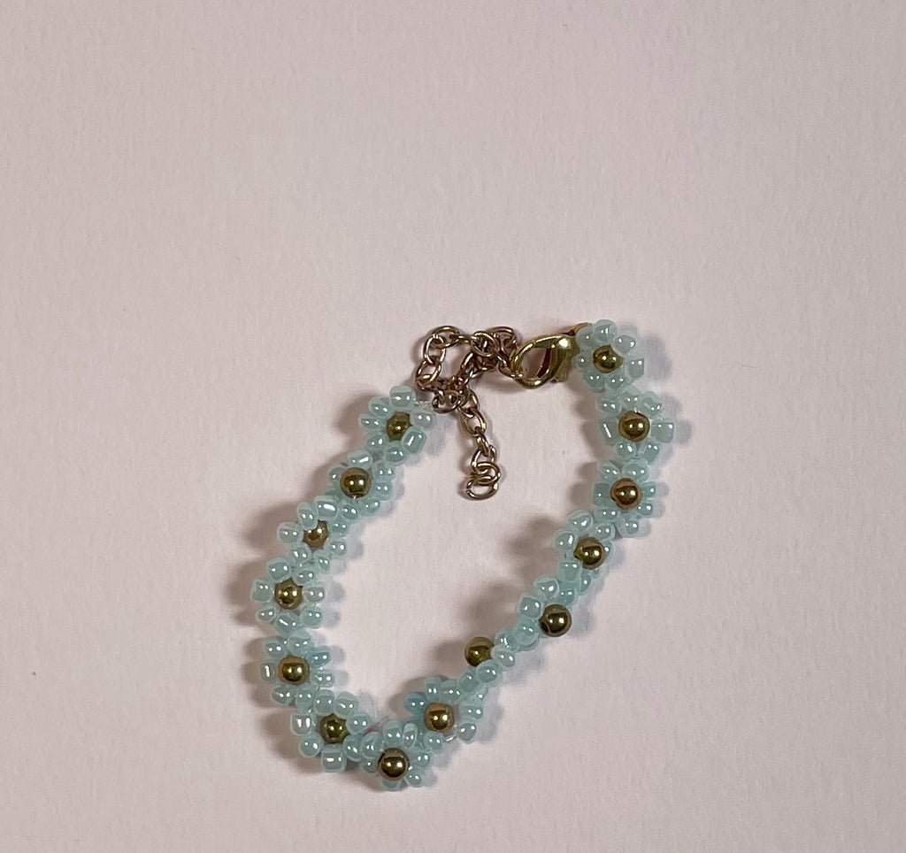 Flower beaded bracelet (adjustable)