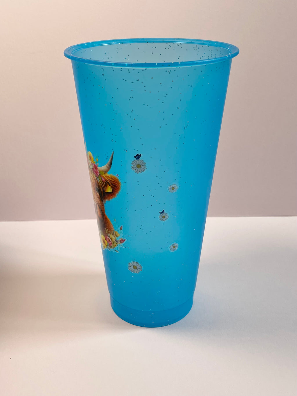 Blue cow and daisy tumbler (700ml with lid and straw)