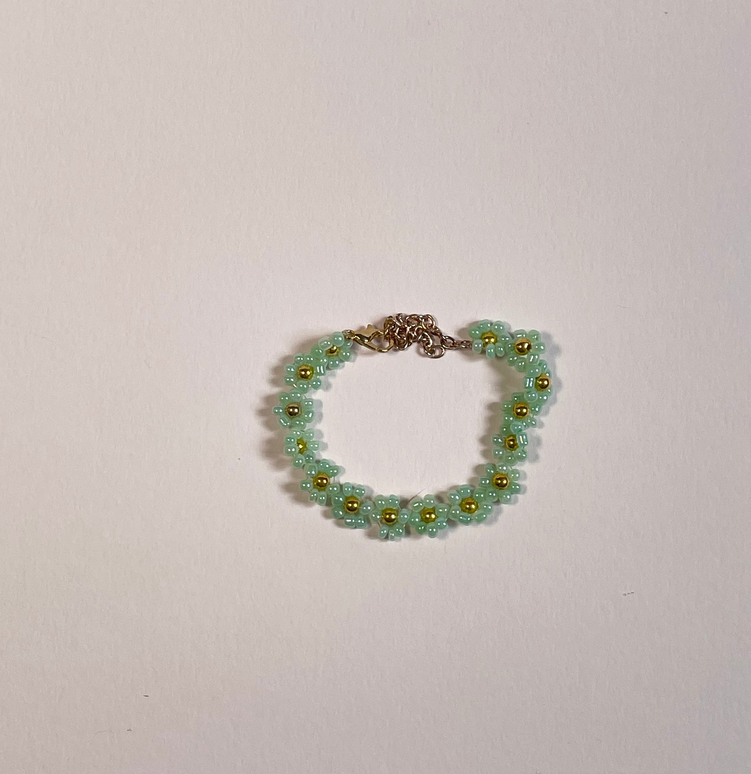 Flower beaded bracelet (adjustable)